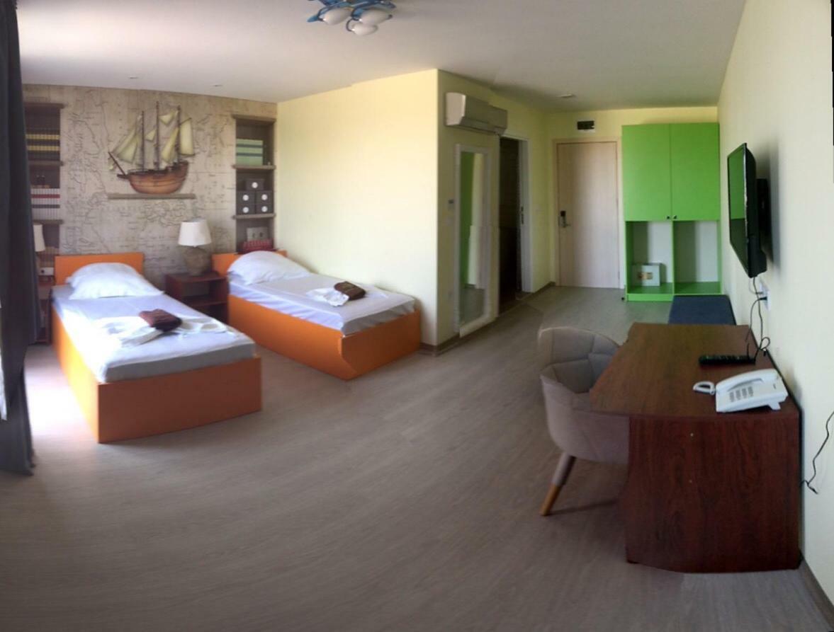 Camp And Pool Hotel Kranevo Exterior photo