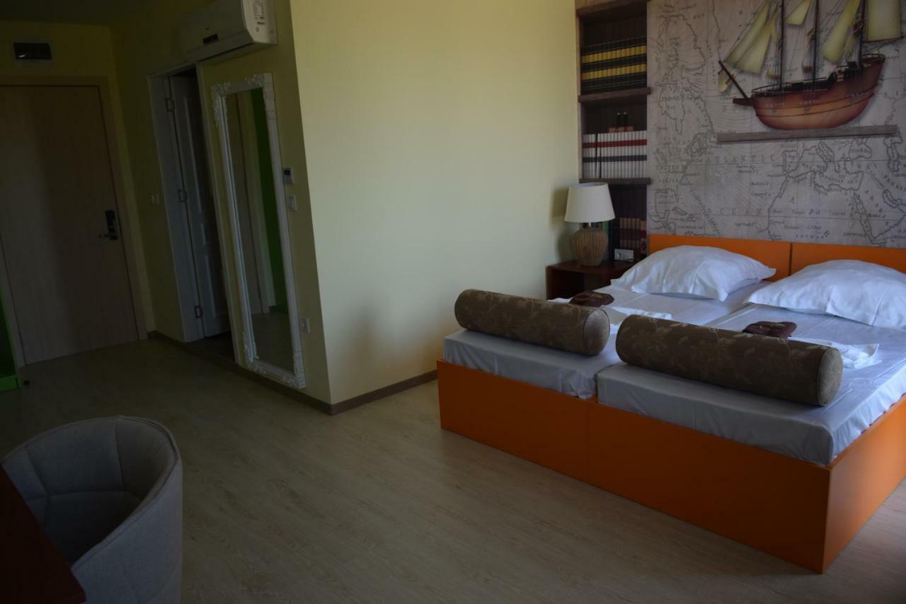 Camp And Pool Hotel Kranevo Exterior photo
